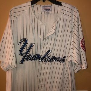 New York Yankees blank jersey.